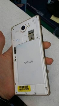 Pantech-Vega-Iron-2-in-white (3)