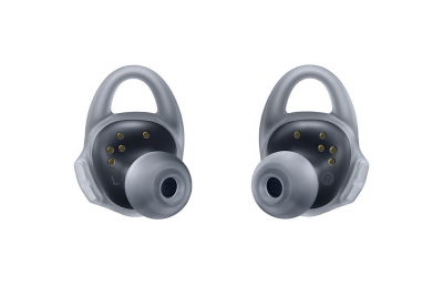 Samsungs-new-Gear-Icon-X-wireless-earbuds(17)